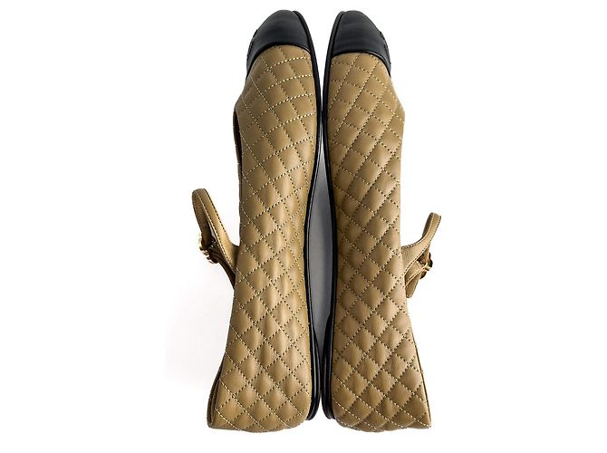 Timeless Chanel Ballerinas aus Kalbsleder mit gestepptem Cap-Toe in Bicolor Mehrfarben - Ansicht 7