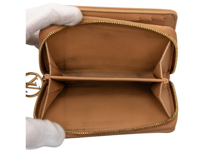 Louis Vuitton Monogram Prägung Portefeuille Lou Bifold Geldbörse Braun Kamel - Ansicht 4