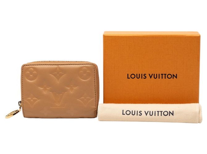 Louis Vuitton Monogram Prägung Portefeuille Lou Bifold Geldbörse Braun Kamel - Ansicht 7
