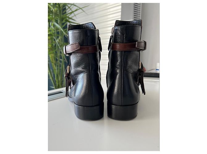 Botas de tornozelo de couro preto e marrom com fivela Prada - vista 3