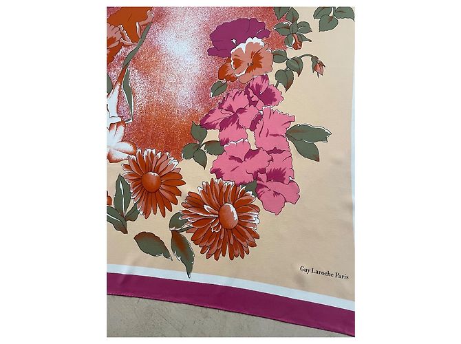 Maxi-Schal 80/90er Guy Laroche aus mehrfarbiger Seide mit Blumenmuster Pink Mehrfarben Beige Kamel - Ansicht 7