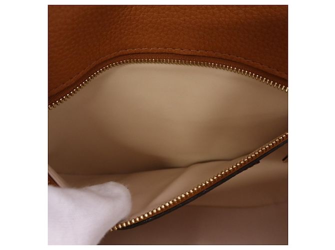 Bolsa de Ombro Pont Neuf Soft MM em Couro de Bezerro Louis Vuitton Marrom Cru Caramelo - vista 10