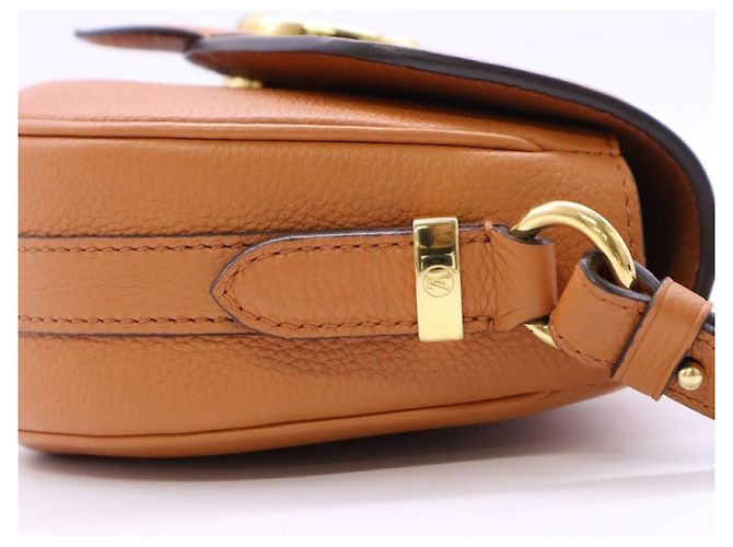 Bolsa de Ombro Pont Neuf Soft MM em Couro de Bezerro Louis Vuitton Marrom Cru Caramelo - vista 5