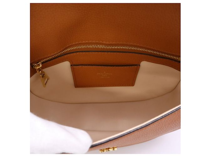 Bolsa de Ombro Pont Neuf Soft MM em Couro de Bezerro Louis Vuitton Marrom Cru Caramelo - vista 9