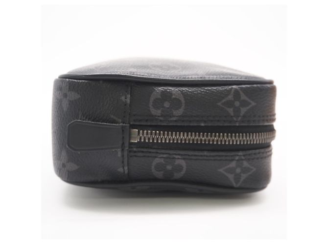 Poche PM True Toilette Eclipse Louis Vuitton Marrom Preto - vista 6