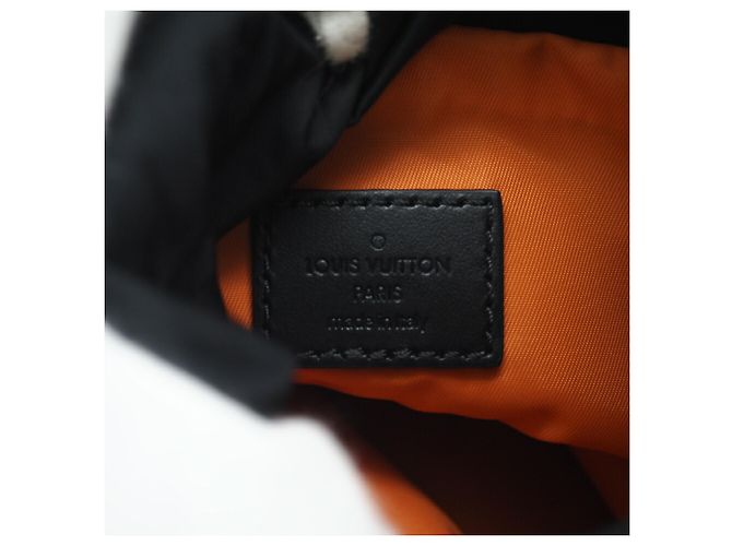 Borsa a Spalla Nano Shadow Chalk Louis Vuitton Nero - vista 10