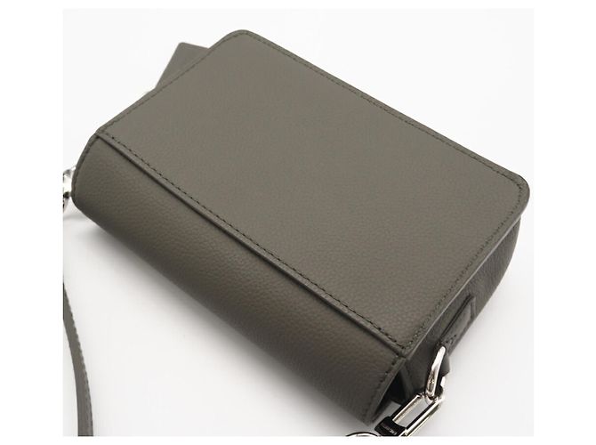 Borsa a spalla in pelle Taurillon khaki Louis Vuitton Cachi - vista 3