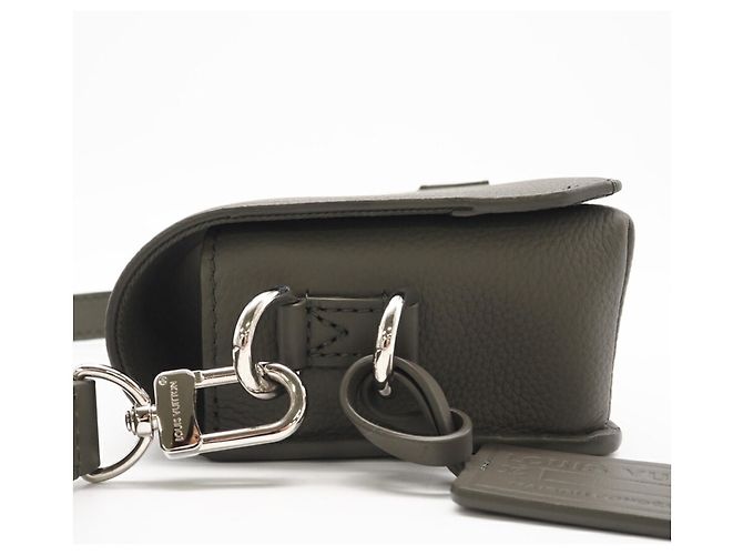 Borsa a spalla in pelle Taurillon khaki Louis Vuitton Cachi - vista 4