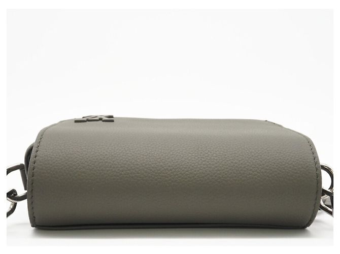 Borsa a spalla in pelle Taurillon khaki Louis Vuitton Cachi - vista 6