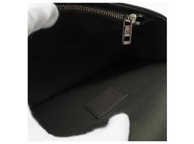 Borsa a spalla in pelle Taurillon khaki Louis Vuitton Cachi - vista 9