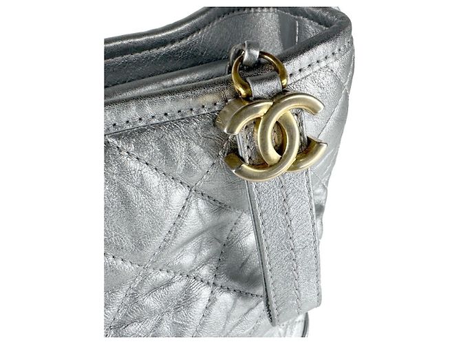 Schultertasche Gabrielle von Chanel Silber - Ansicht 11