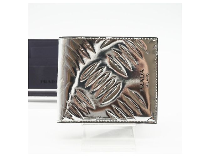 Portafoglio compatto bifold in pelle verniciata Prada Nero Argento - vista 2