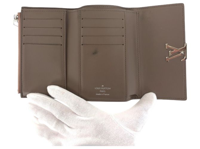 Capucines Monedero de cuero rosa Louis Vuitton - vista 8