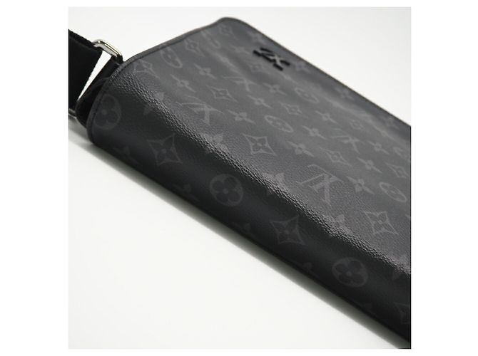 Borsa a Spalla Louis Vuitton Eclipse District PM M45272 Marrone - vista 8