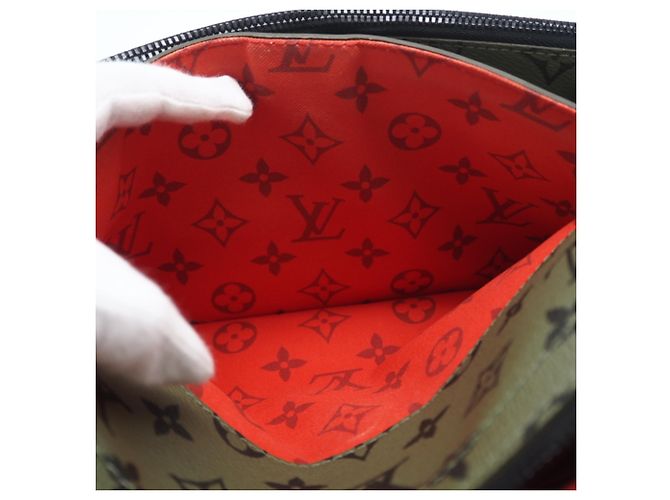 Borsa Messenger Trio Monogramma LOUIS VUITTON Rosso Cachi - vista 14