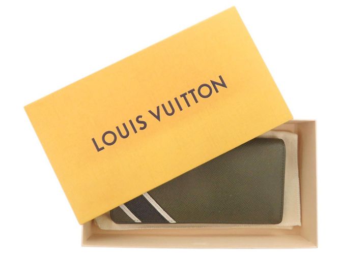 Portafoglio Lungo Brazza Taiga di Louis Vuitton Cachi - vista 2
