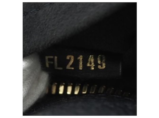 Borsa quadrata Taurillon Louis Vuitton M55334 Nero - vista 12