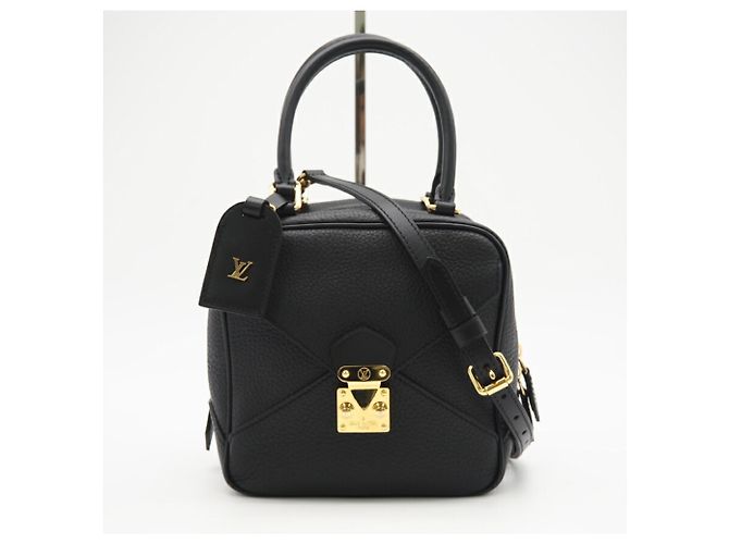 Borsa quadrata Taurillon Louis Vuitton M55334 Nero - vista 2