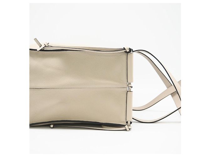 Loewe Medium Cushion Tote Bag aus beigem Leder - Ansicht 6