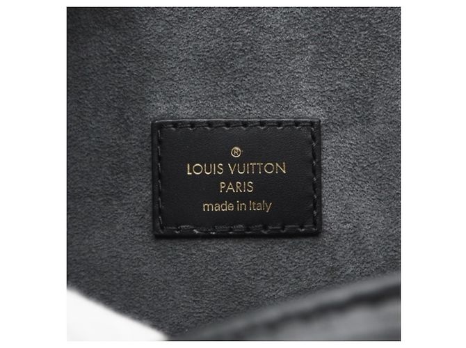 Borsa a Spalla Saumur BB Epi Louis Vuitton Nero - vista 11