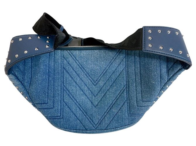 Bolsa sling em denim MCM com tachas acolchoadas Azul - vista 2