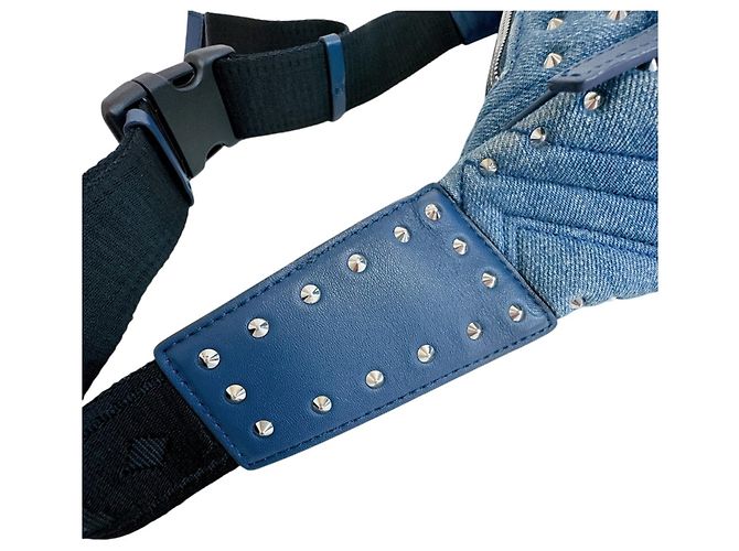 Bolsa sling em denim MCM com tachas acolchoadas Azul - vista 3