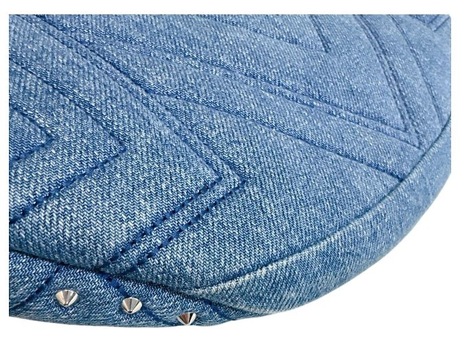 Bolsa sling em denim MCM com tachas acolchoadas Azul - vista 7