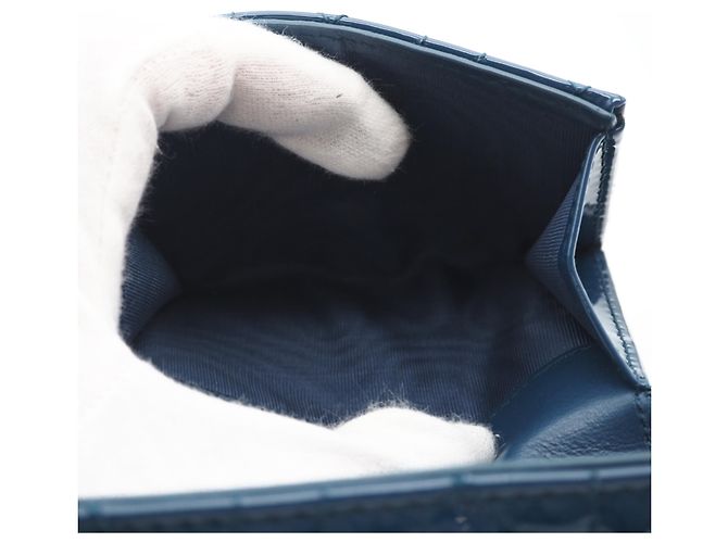 Christian Dior Lady Dior Tri-Fold Geldbörse aus blauer Lackleder - Ansicht 10