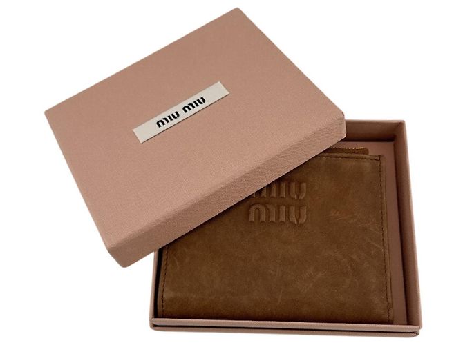 Cartera bifold marrón con logo en relieve Miu Miu Castaño - vista 14
