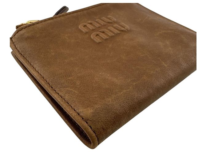 Cartera bifold marrón con logo en relieve Miu Miu Castaño - vista 3