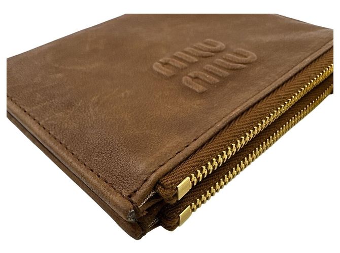 Cartera bifold marrón con logo en relieve Miu Miu Castaño - vista 5
