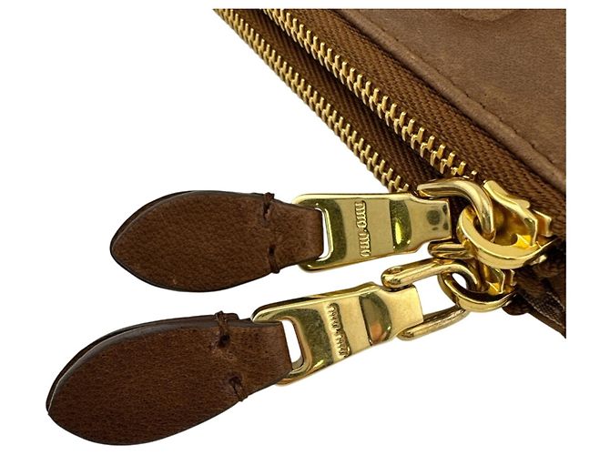 Cartera bifold marrón con logo en relieve Miu Miu Castaño - vista 7