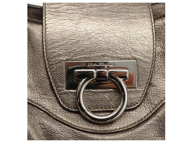 Borsa a mano Gancini in pelle bianca e argento di Salvatore Ferragamo Auth LNZ426 Bianco - vista 14