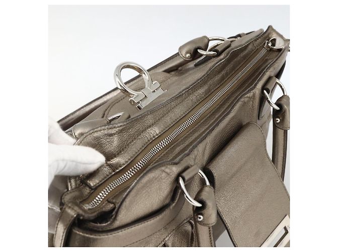 Borsa a mano Gancini in pelle bianca e argento di Salvatore Ferragamo Auth LNZ426 Bianco - vista 6
