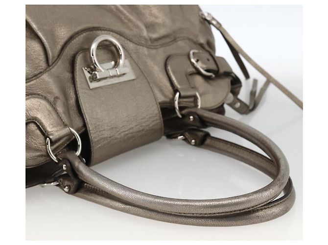 Borsa a mano Gancini in pelle bianca e argento di Salvatore Ferragamo Auth LNZ426 Bianco - vista 7