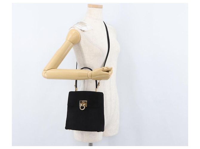 Borsa a mano Gancini in suede Salvatore Ferragamo 2 in 1 Nero Oro Auth 173432 - vista 27
