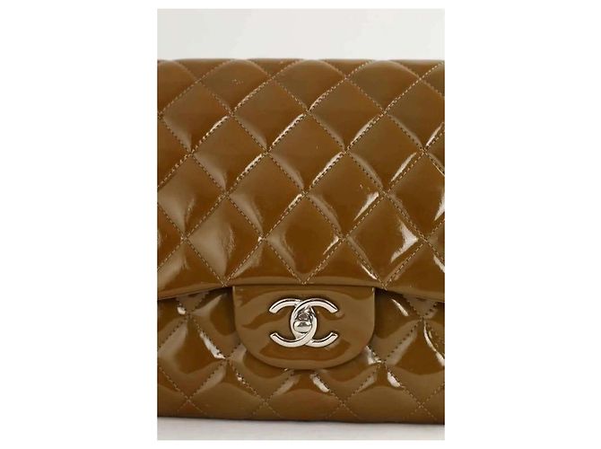 Chanel Zeitloser/Klassischer Schultertasche aus Kamel-Lackleder - Ansicht 4