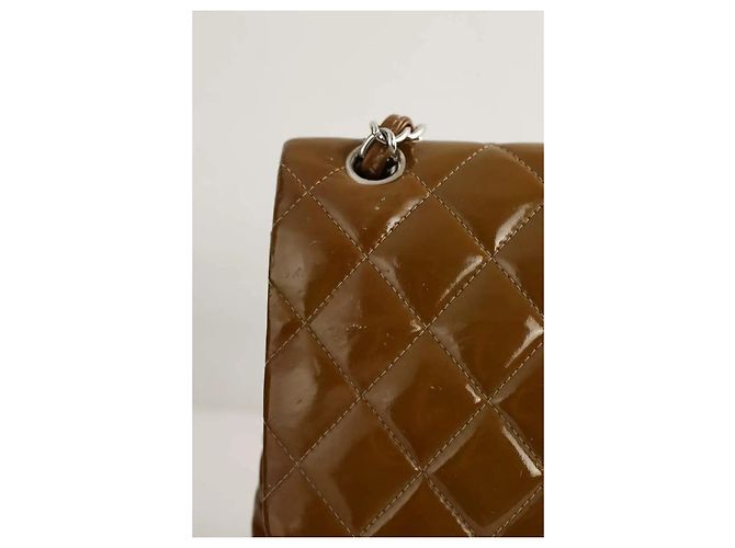 Chanel Zeitloser/Klassischer Schultertasche aus Kamel-Lackleder - Ansicht 5