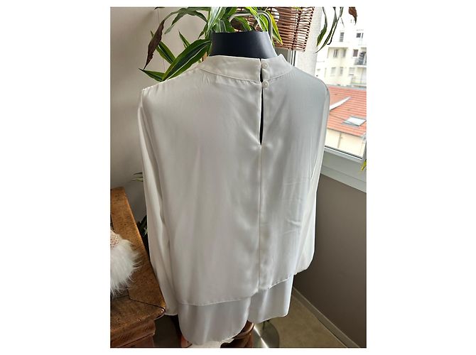 Weill Blusa branca adornada com pérolas e cristais - vista 5