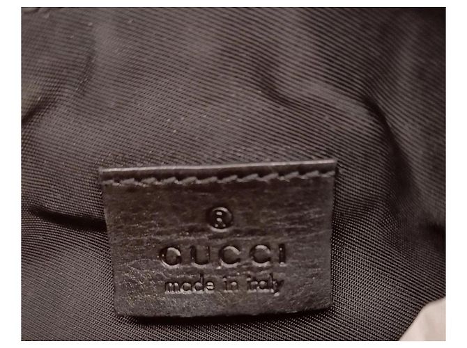 Pochette Gucci in pelle nera con borchie e ciondolo a cuore Nero - vista 4