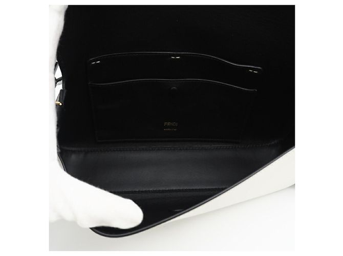 Borsa a Spalla in Pelle Fendi Bucket Twist Nero Bianco - vista 9