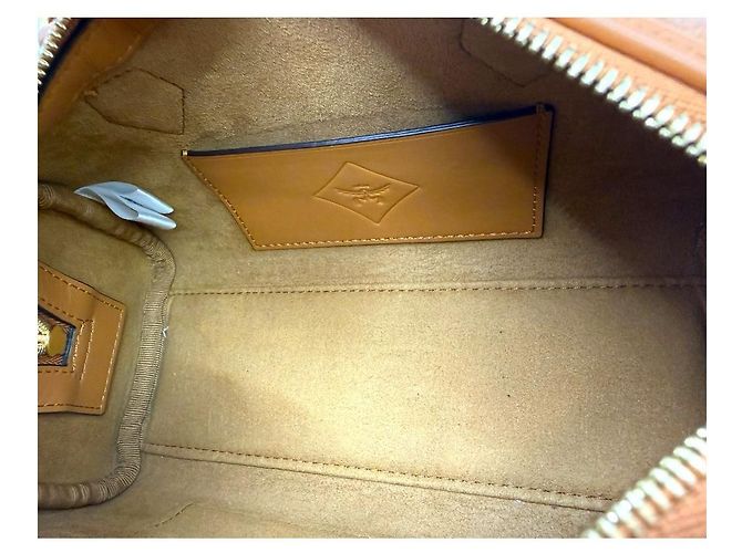 MCM Bolsa Boston Mini Ella Visetos Cognac Marrom - vista 8
