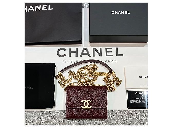 Chanel Tarjetero de cadena con logo CC en caviar burdeos Roja - vista 12