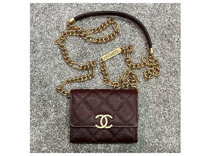 Chanel Tarjetero de cadena con logo CC en caviar burdeos Roja - vista 13