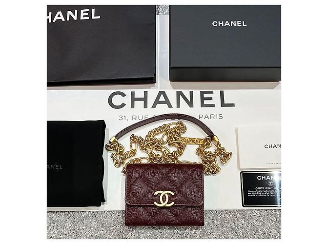 Chanel Tarjetero de cadena con logo CC en caviar burdeos Roja - vista 2