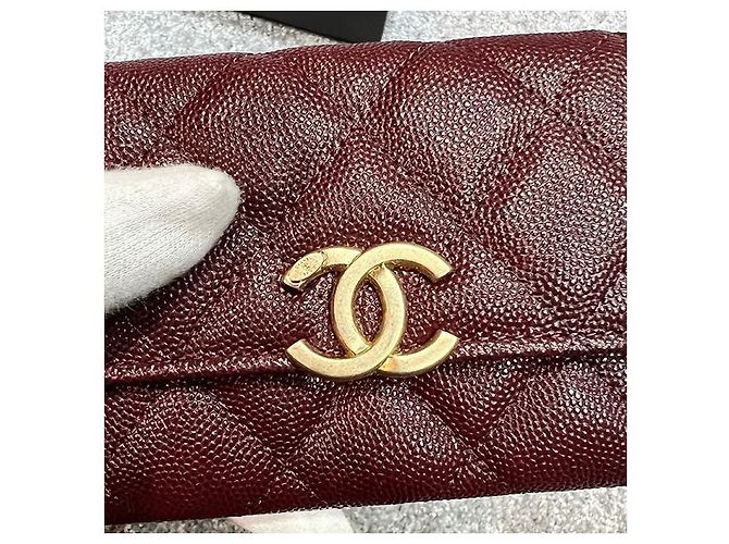 Chanel Tarjetero de cadena con logo CC en caviar burdeos Roja - vista 5