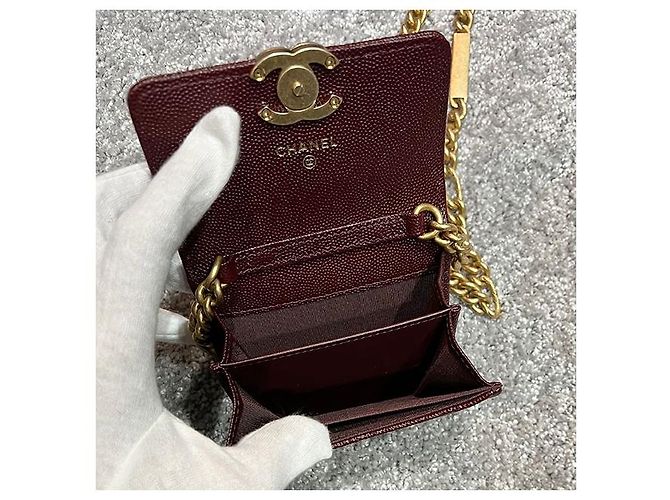 Chanel Tarjetero de cadena con logo CC en caviar burdeos Roja - vista 7