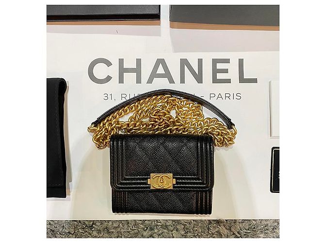 Chanel Cartera con solapa de cadena dorada Caviar Boy Negro - vista 10