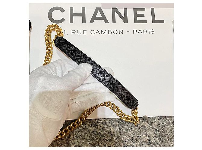Chanel Cartera con solapa de cadena dorada Caviar Boy Negro - vista 17
