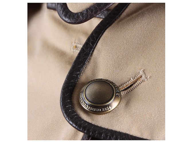 Gabardina Burberry Castaño - vista 4